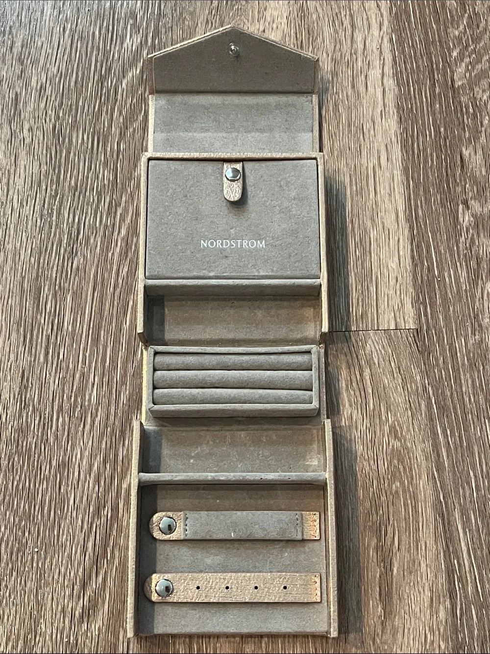 Nordstrom Jewelry Tray in Taupe with Metallic Snap